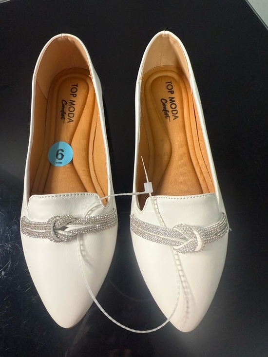 TOP Moda Shoes - White Ballerina Flats with Silver Detail Top Moda Size 6 New
